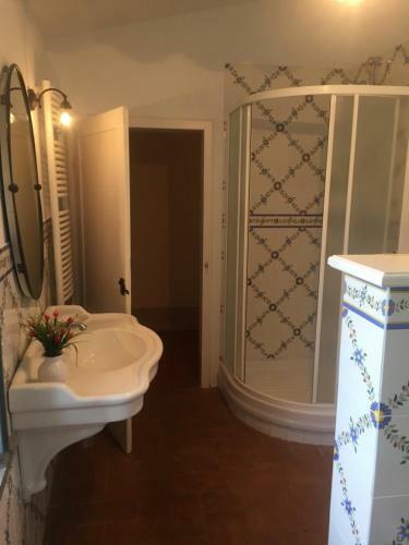 Castiglioncello Del Trinoro Villa Sleeps 8 Pool