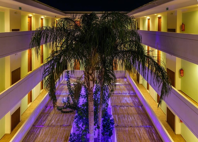 Hotel Dodeca Sea Resort