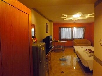 Hotel Tara Garden