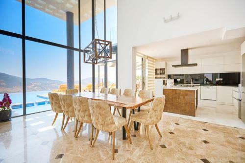 Villa Unlimited