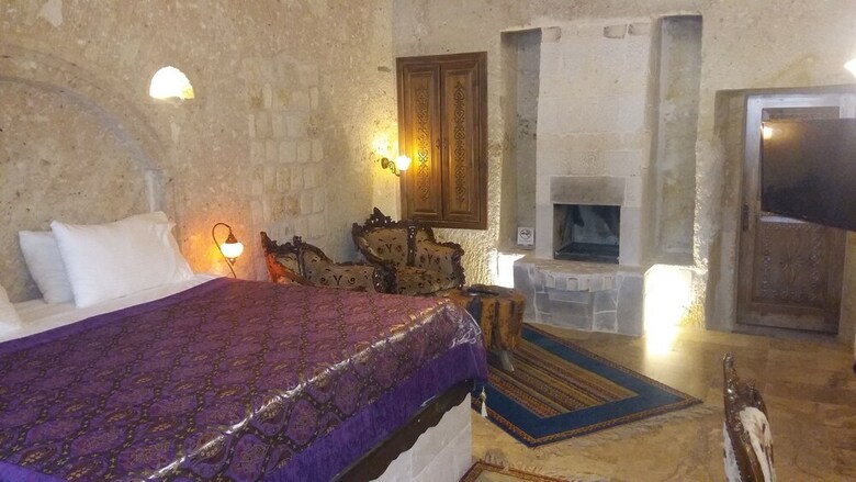 Hotel Oread Cave Suites
