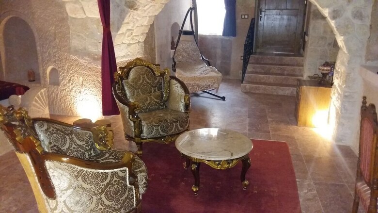 Hotel Oread Cave Suites