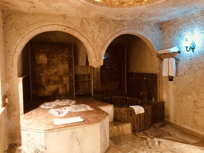 Hotel Oread Cave Suites