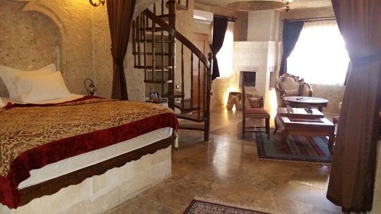 Hotel Oread Cave Suites
