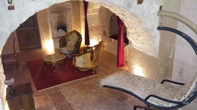 Hotel Oread Cave Suites