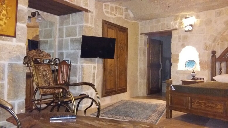Hotel Oread Cave Suites