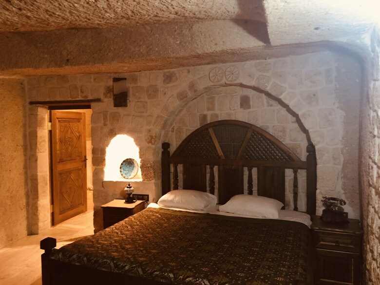 Hotel Oread Cave Suites