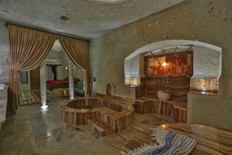 Hotel Oread Cave Suites