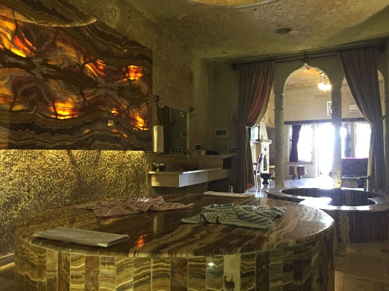 Hotel Oread Cave Suites