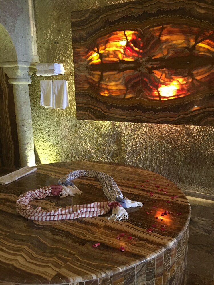 Hotel Oread Cave Suites