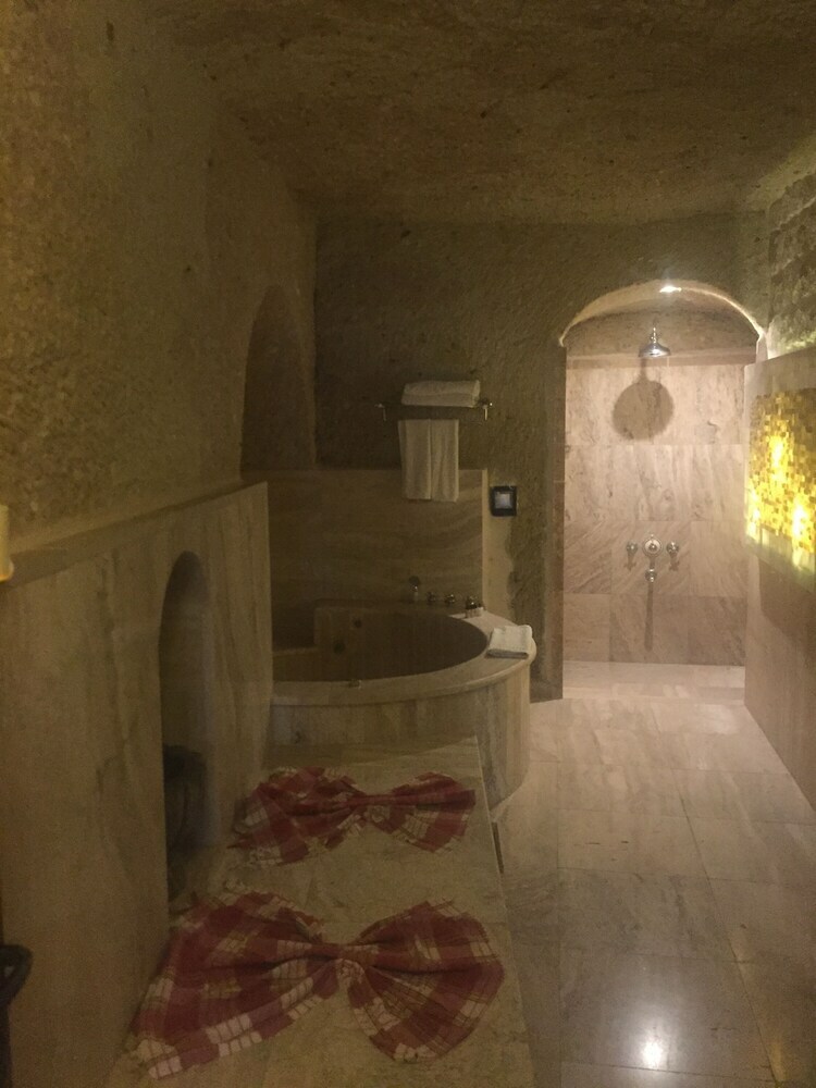 Hotel Oread Cave Suites