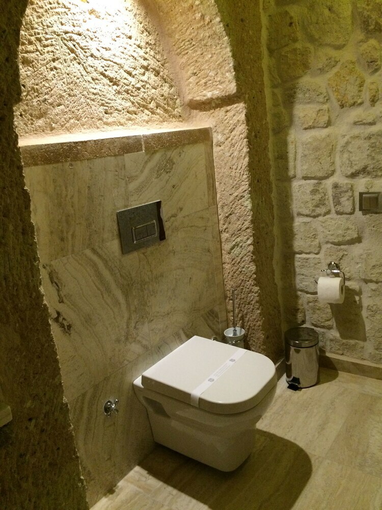 Hotel Oread Cave Suites