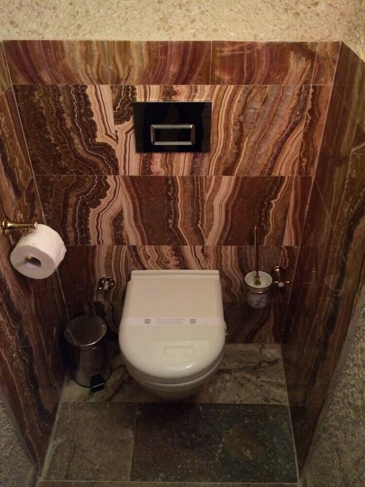 Hotel Oread Cave Suites