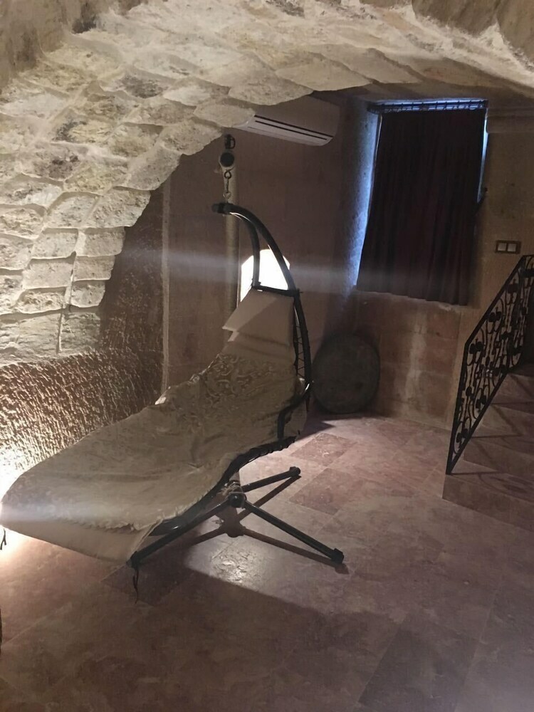 Hotel Oread Cave Suites