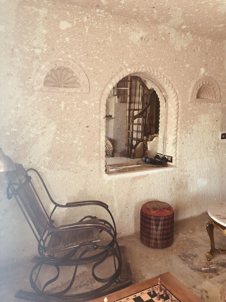 Hotel Oread Cave Suites