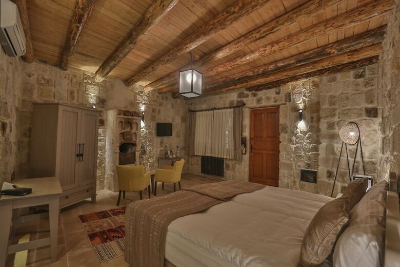 Hotel Acropolis Cave Suite