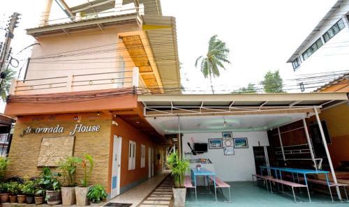 Hostal Amonrada House