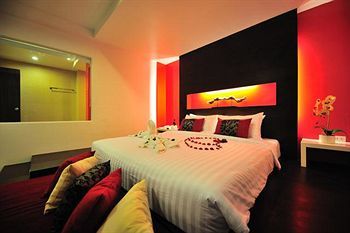 Alfresco Phuket Hotel