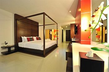 Alfresco Phuket Hotel