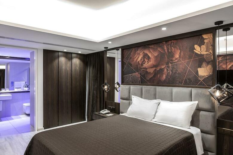 Hotel Almond Business Suites