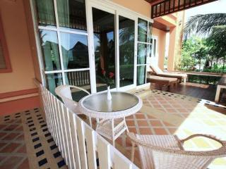 Hotel The Chalet Phuket Resort