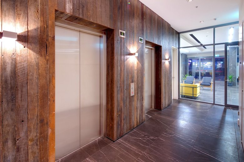 Aparthotel Zara Tower ? Luxury Suites And Apartments