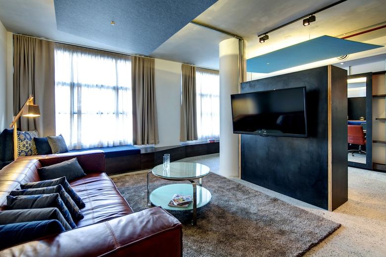 Aparthotel Zara Tower ? Luxury Suites And Apartments