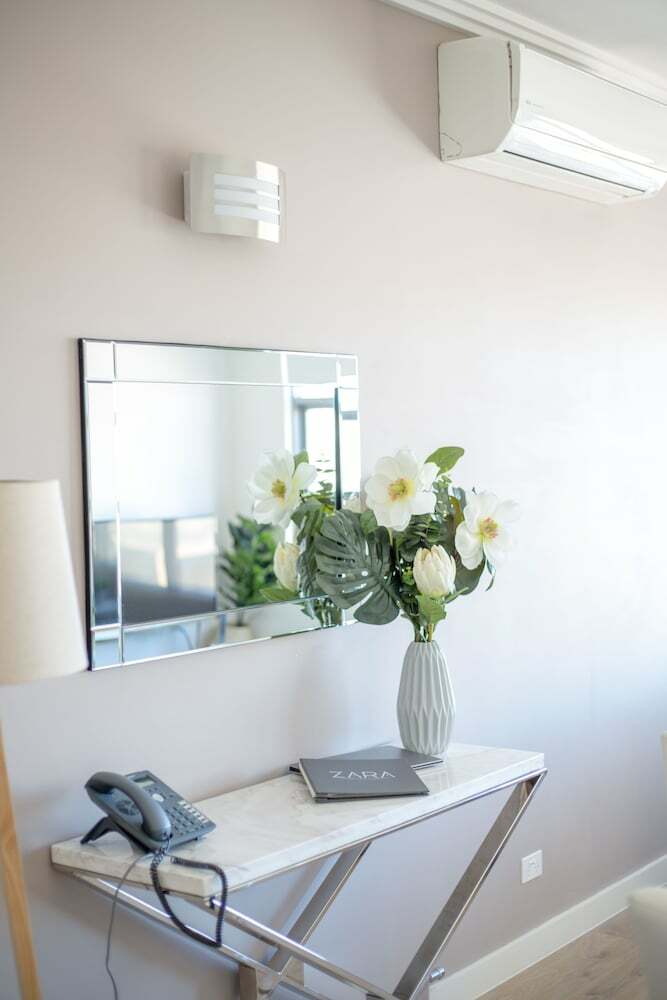 Aparthotel Zara Tower ? Luxury Suites And Apartments