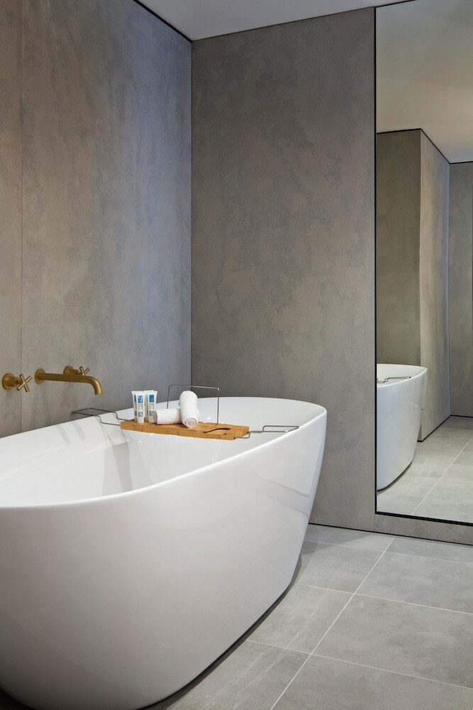 Aparthotel Zara Tower ? Luxury Suites And Apartments