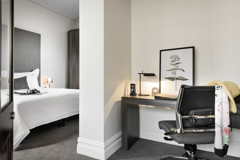 The Melbourne Hotel