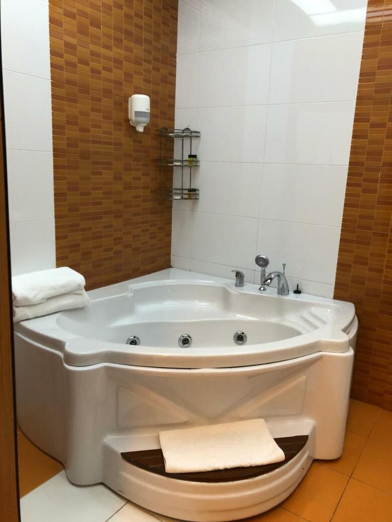 Aysberq Hotel