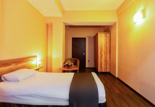 Diplomat Hotel