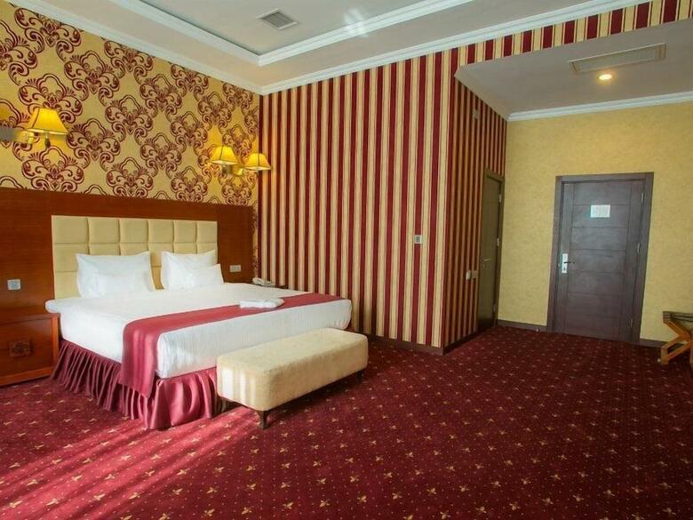 Hotel Emerald