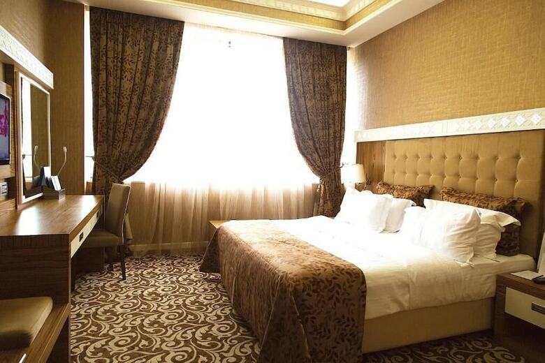 Divan Express Baku Hotel