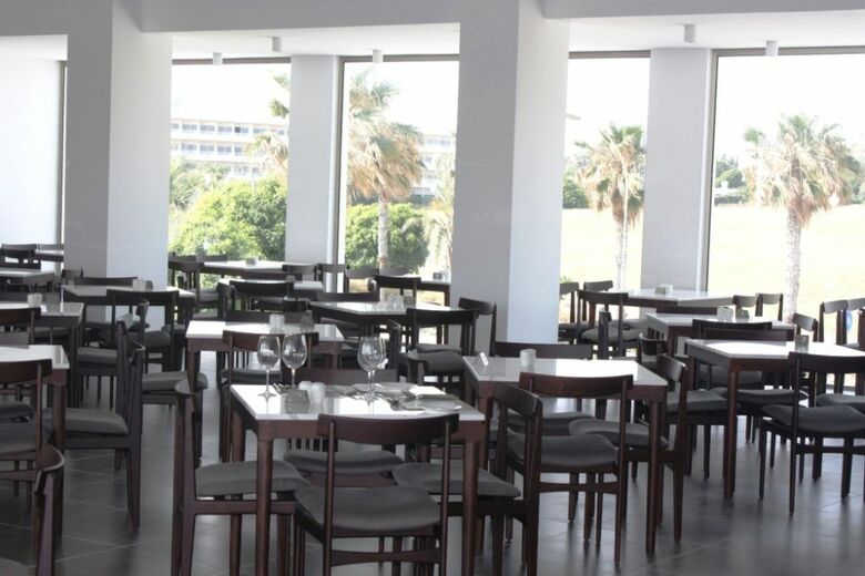 Amphora Hotel & Suites
