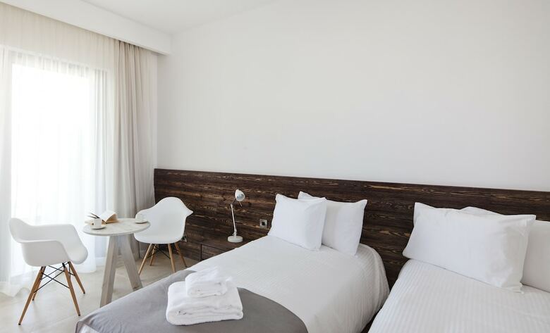 Amphora Hotel & Suites