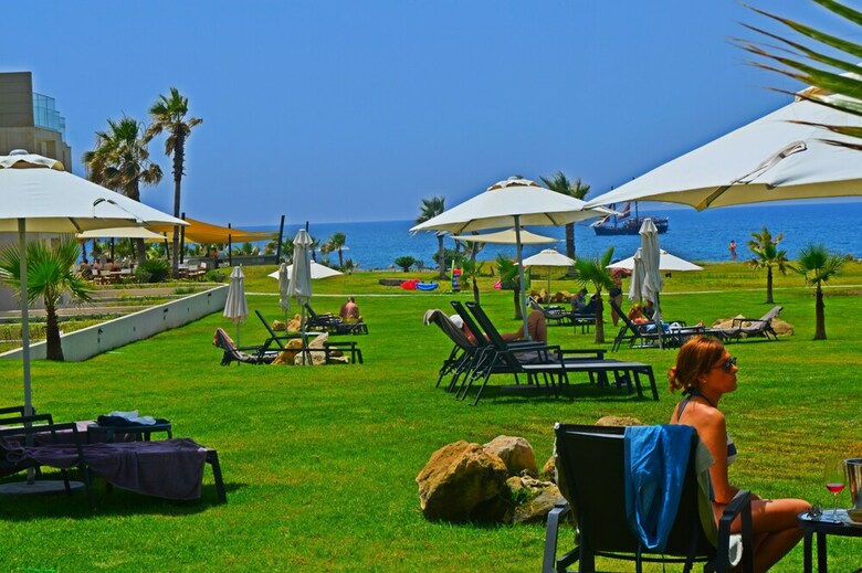 Amphora Hotel & Suites
