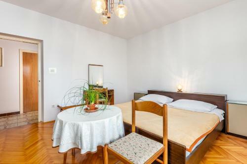 Rona Apartments Ani