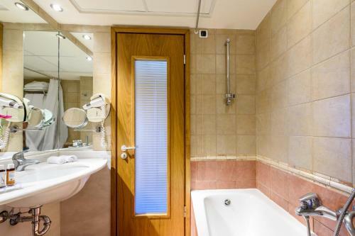 Alexander Beach Hotel & Spa