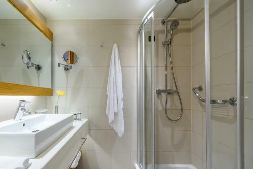 Alexander Beach Hotel & Spa