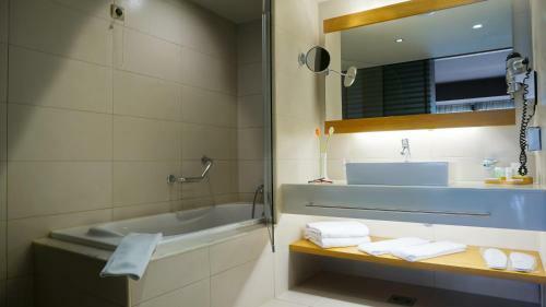 Alexander Beach Hotel & Spa