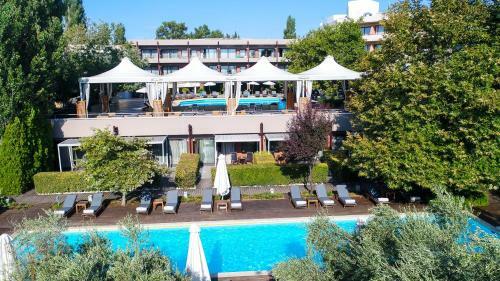 Alexander Beach Hotel & Spa