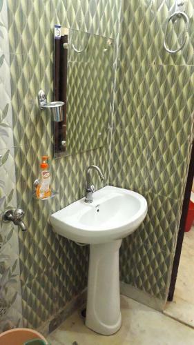 Hostal Rhine Guest House