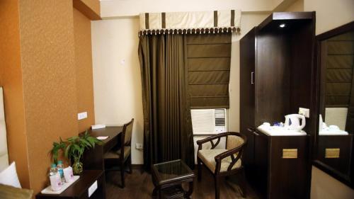 Hotel Rousha Inn