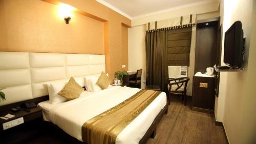 Hotel Rousha Inn