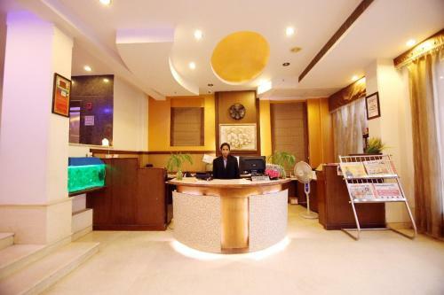 Hotel Rousha Inn