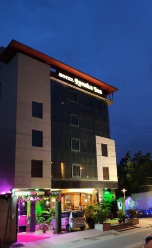 Hotel Rousha Inn