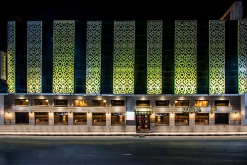 Hotel Leisure Inn Grand Chanakya