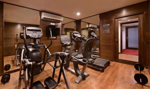 Hotel Leisure Inn Grand Chanakya
