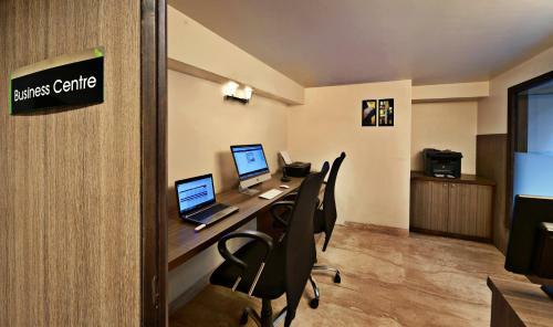 Hotel Leisure Inn Grand Chanakya